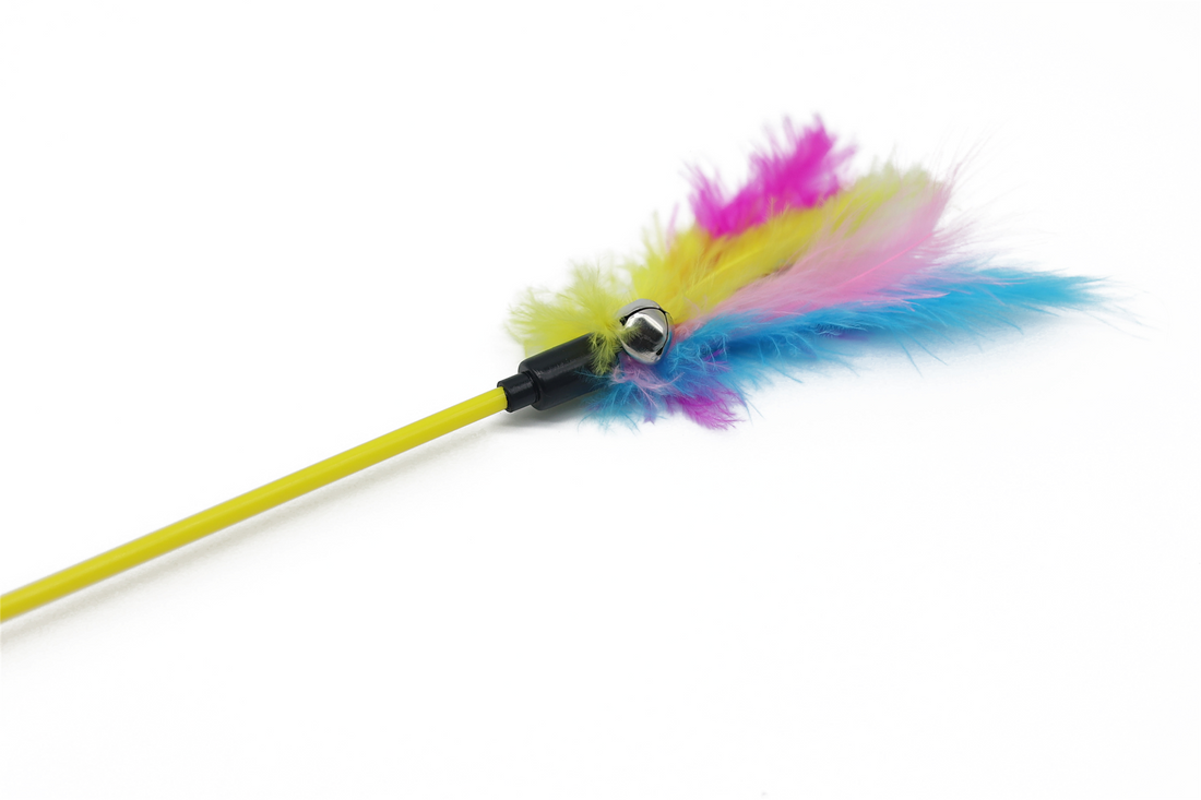 UNIQ PETS CAT TOY SWISHY Fishing Rod with Colorful Feather and Bell 55-58cm (Random Colour)