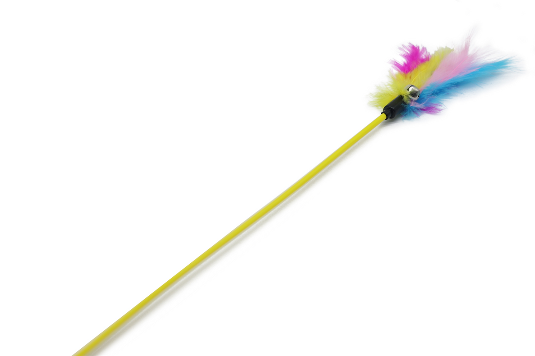 UNIQ PETS CAT TOY SWISHY Fishing Rod with Colorful Feather and Bell 55-58cm (Random Colour)